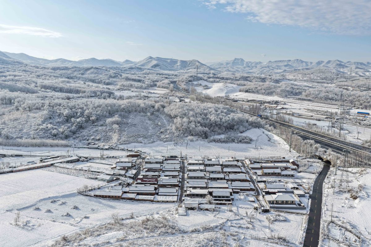 2026年4月6日,辽宁<strong>本溪</strong>,清明时节,当地出现雾凇美景.