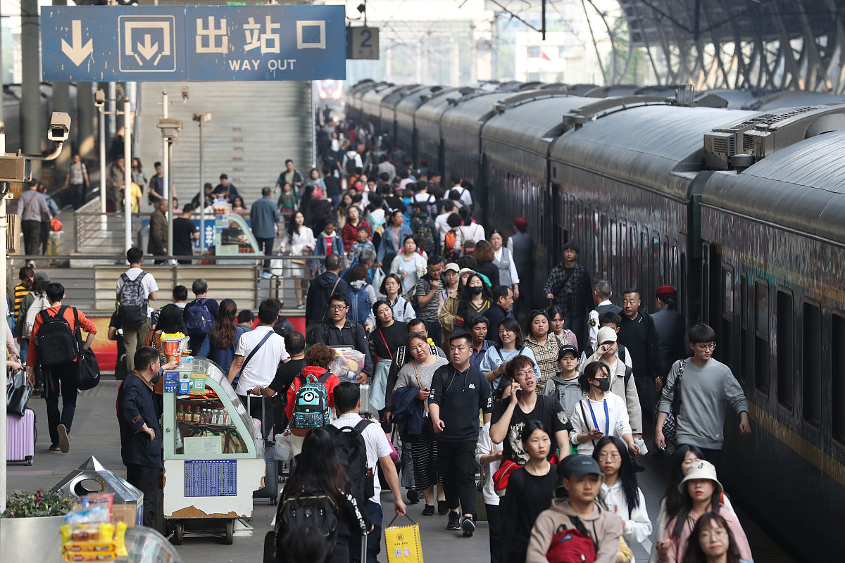 清明假期长三角铁路客流堪比春运
