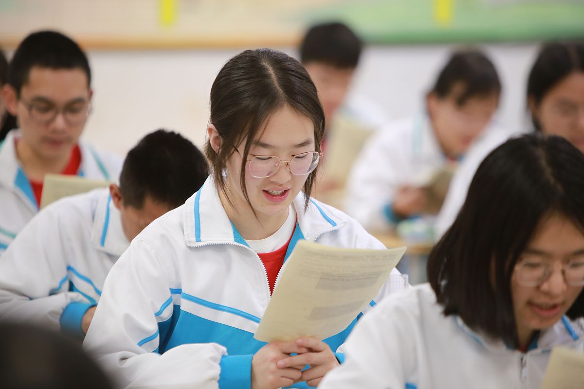 2021年3月14日,云南省红河哈尼族彝族自治州建水实验中学高三学生在教
