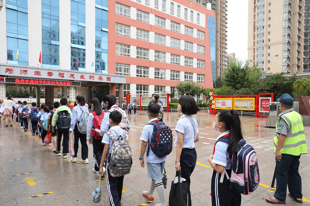 2021年8月30日,山东日照凤凰小学扎实上好开学第一课.