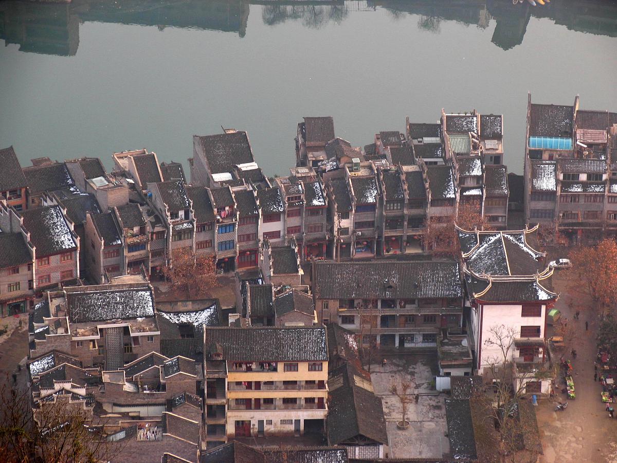 成都潮湿空气的原因：地理位置和气候的影响