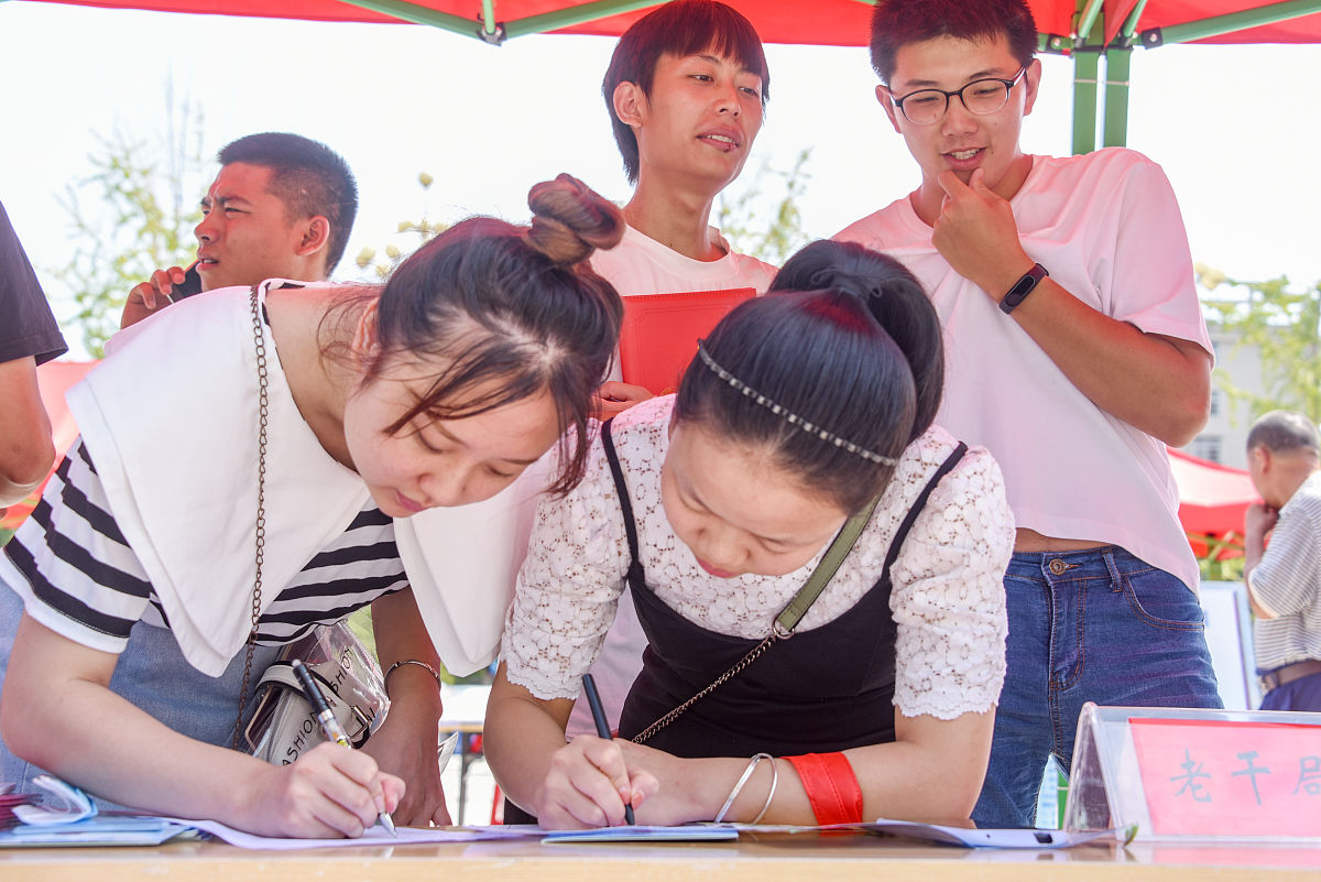 论述蓝田县农村青年学习需求的建议不少于2000字。