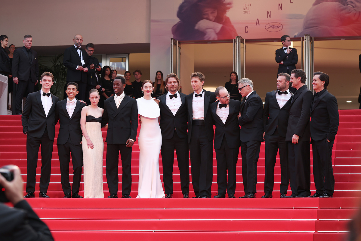 1200字关于电影中的奖项和荣誉如何影响电影产业和观众的选择？