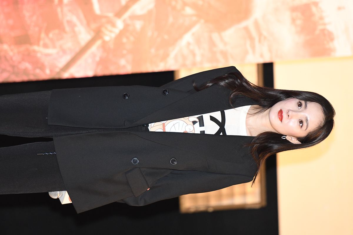 2021年2月25日,上海,杨幂现身《刺杀小说家》路演.杨幂