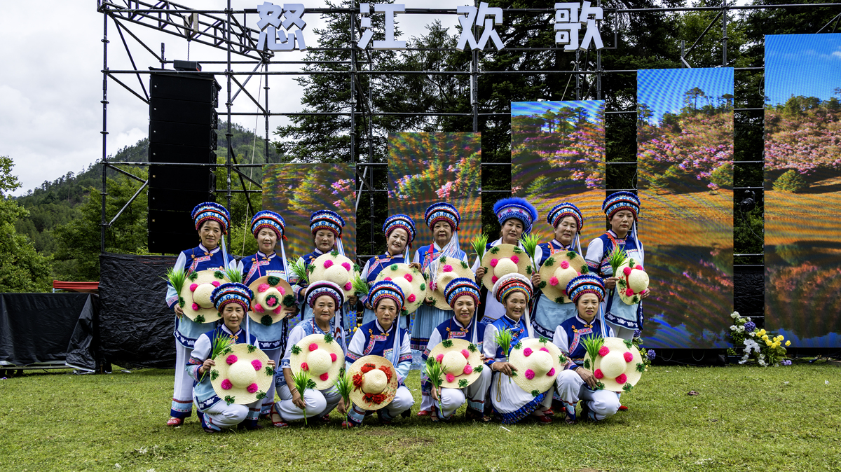 高山族：中国56个民族之一，拥有独特文化和传统