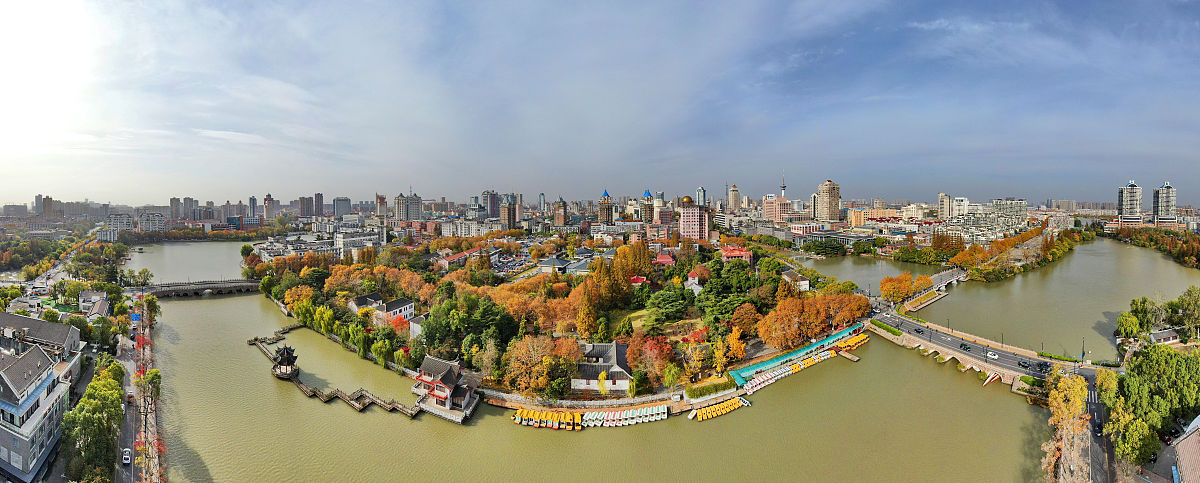 2021年11月22日,江苏南通博物苑冬日里的美丽景色.