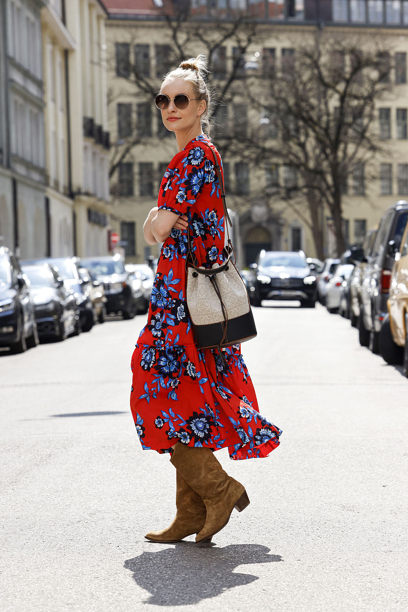 重庆华绣服装中等专业学校2021年招生办联系电话