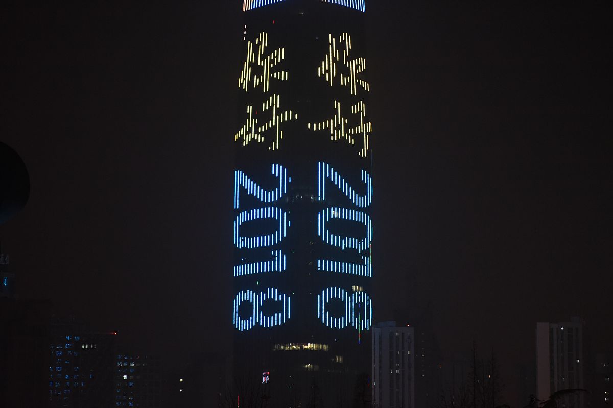 写给女儿7岁生日的祝福，长约100字，希望她健康成长，更乐观开心