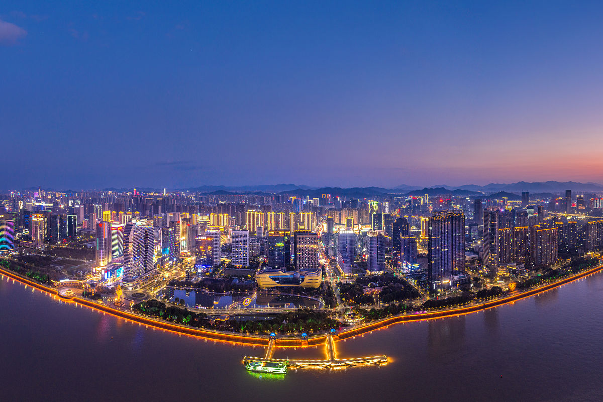 2021年2月14日,浙江省杭州市,钱塘江两岸城市天际线夜景全景航拍.