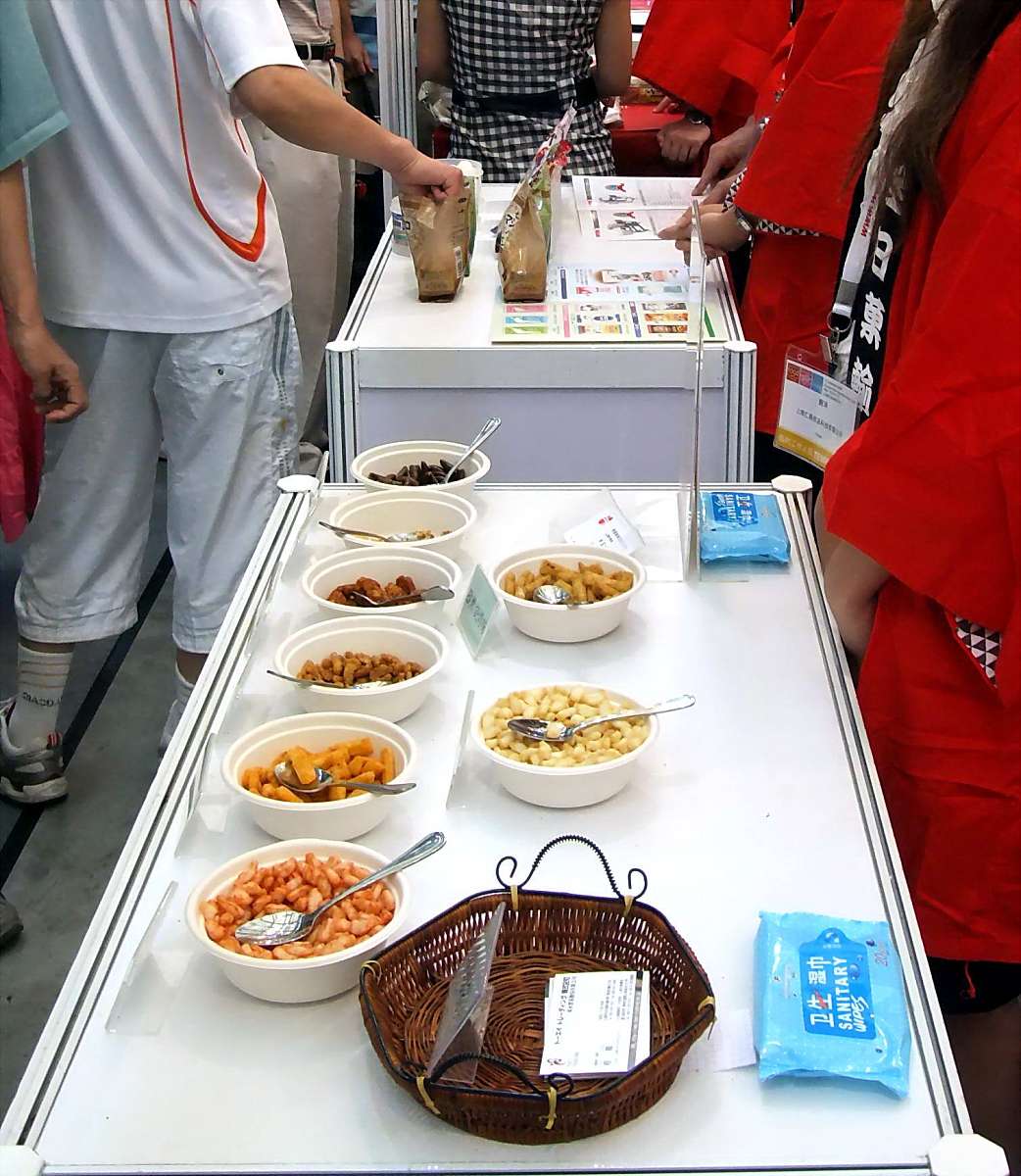 帮我大学学校餐厅制定面食产品策略和价格策略
