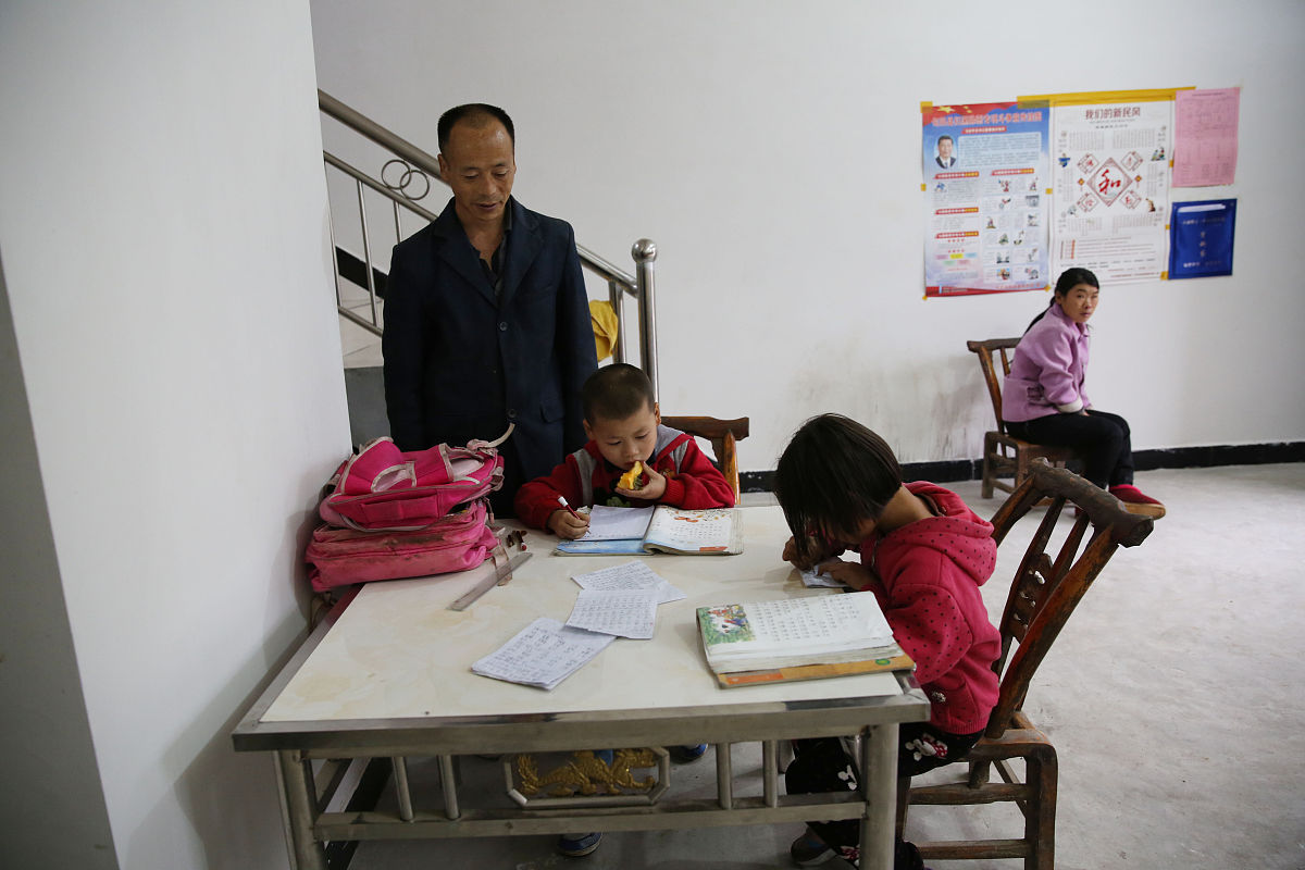 一年级大个子，二年级小个子：身高不是一切，友谊和成长才是关键