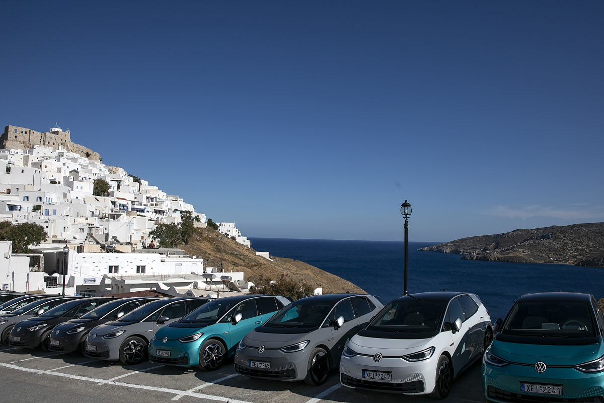 电动汽车充电站选址优化的数学模型