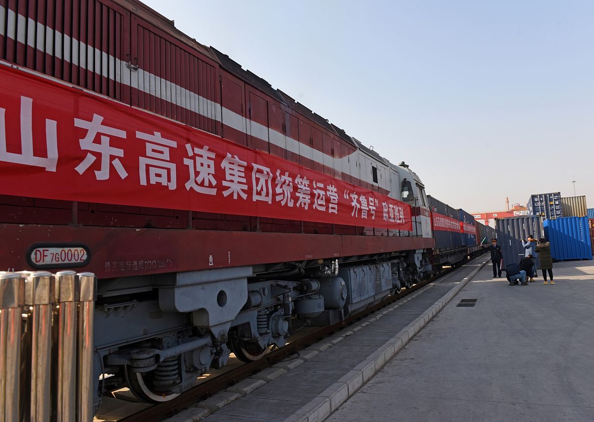 成都铁路工程学校培养专业铁路人员