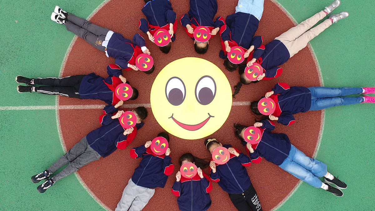 用欣喜若狂描写一个获奖时的场面