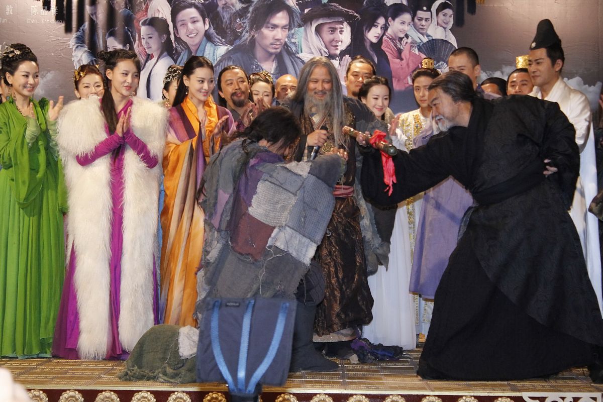 一代宗师张无忌：爱恨情仇与武林争霸