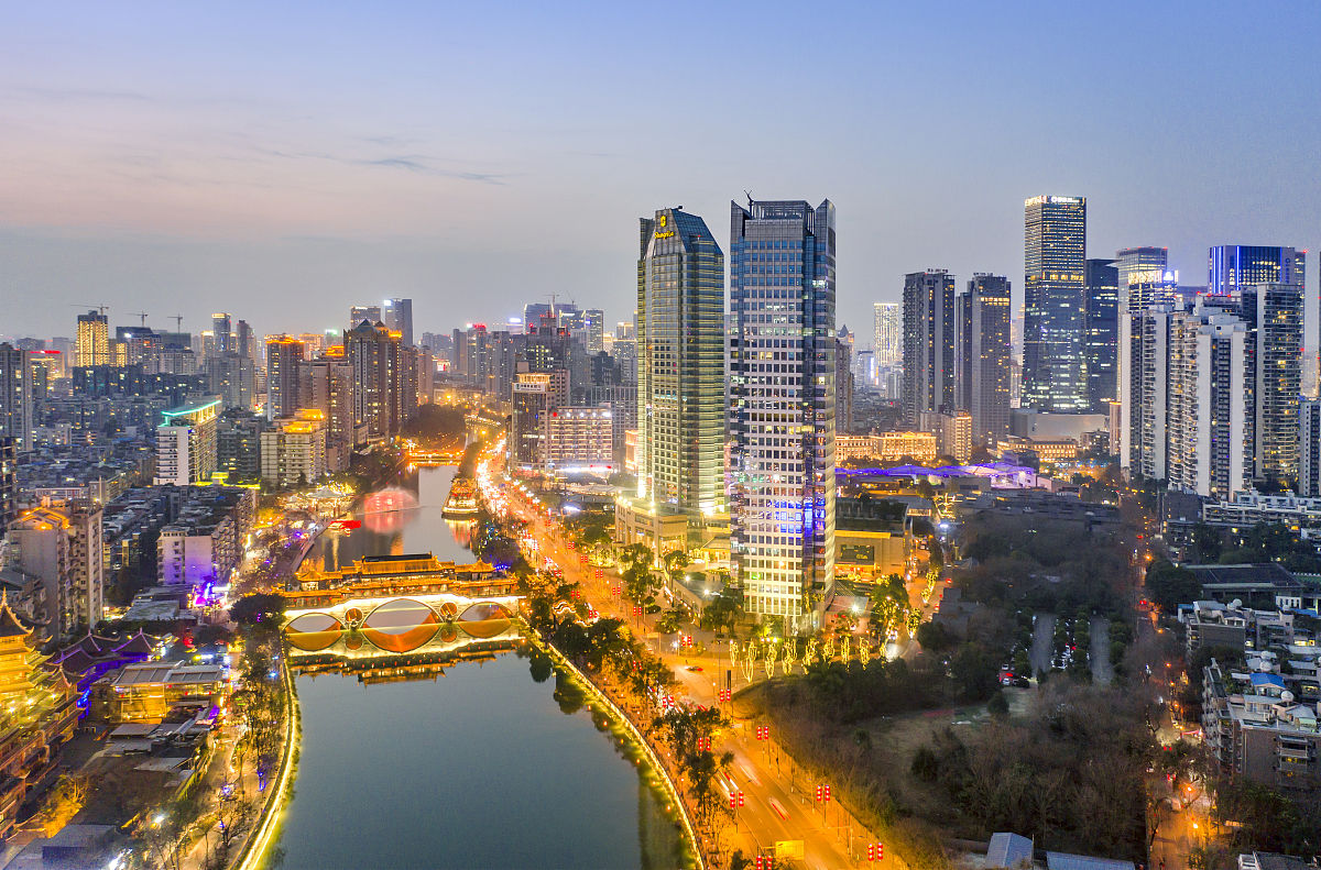 2021年2月5日,夜幕降临,华灯初放,四川省成都市武侯区和锦江区交界的