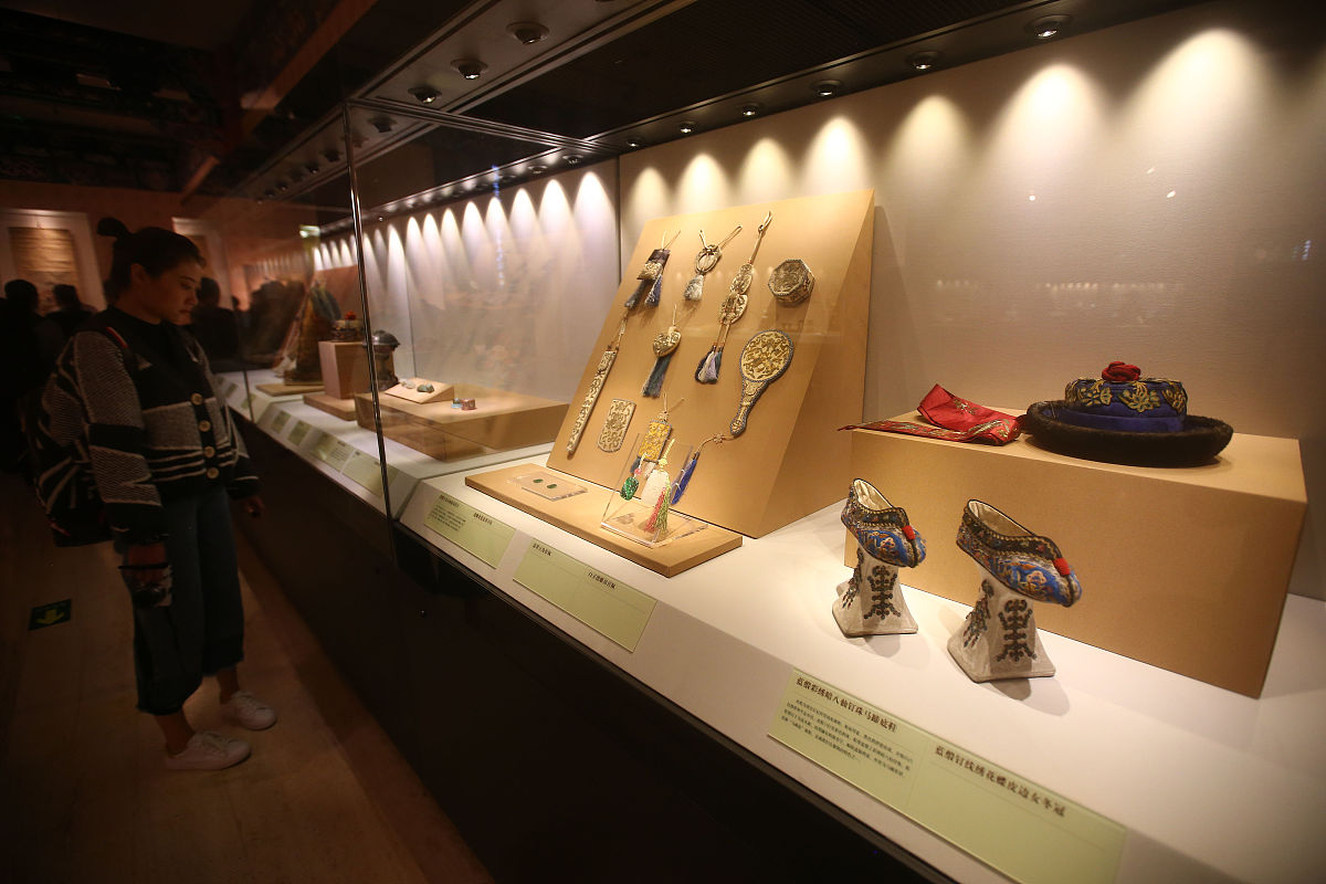 给我设计一个类似于蛋壳特工队的游戏