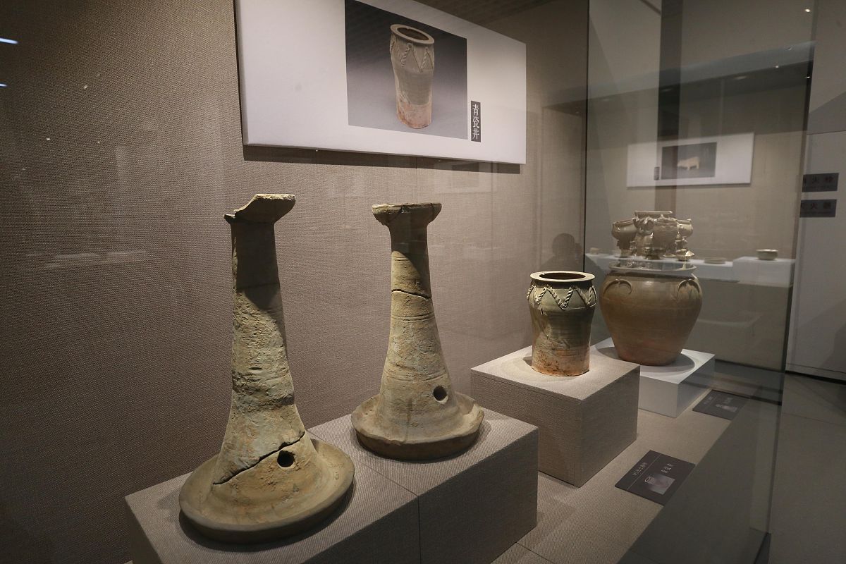 2021年4月20日,南京六朝博物馆,展览共展出该墓出土并清理完成的200余