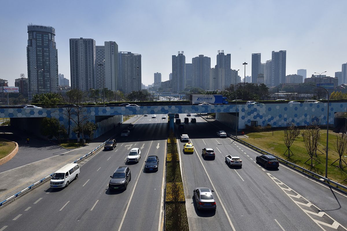 2022年3月7日,重庆两江新区,人和立交提档升级工程完工后,城市枢纽交