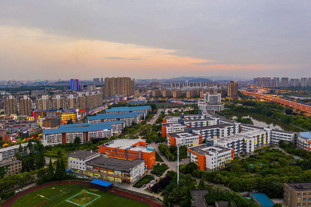 南京2022年女生学铁路学校-怎么样