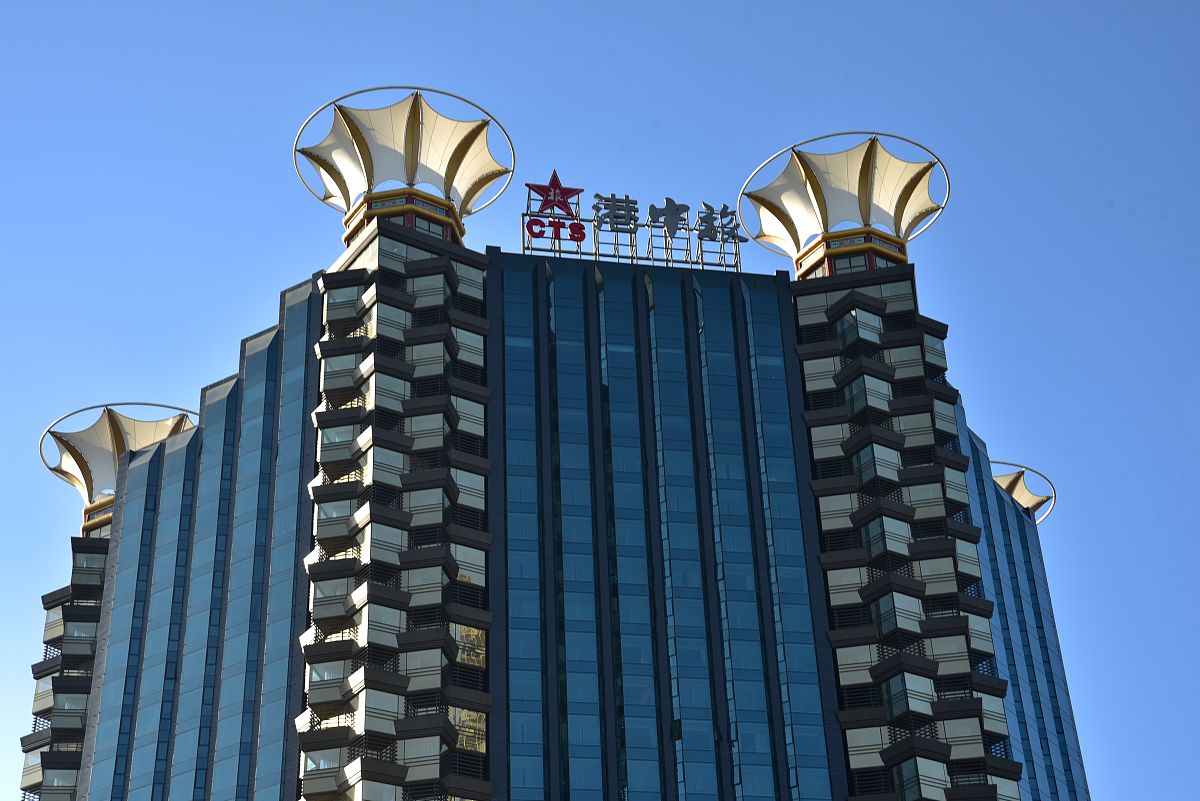 大信酒店是一个商务型酒店年出租率在70以上现在要做一个年终总结