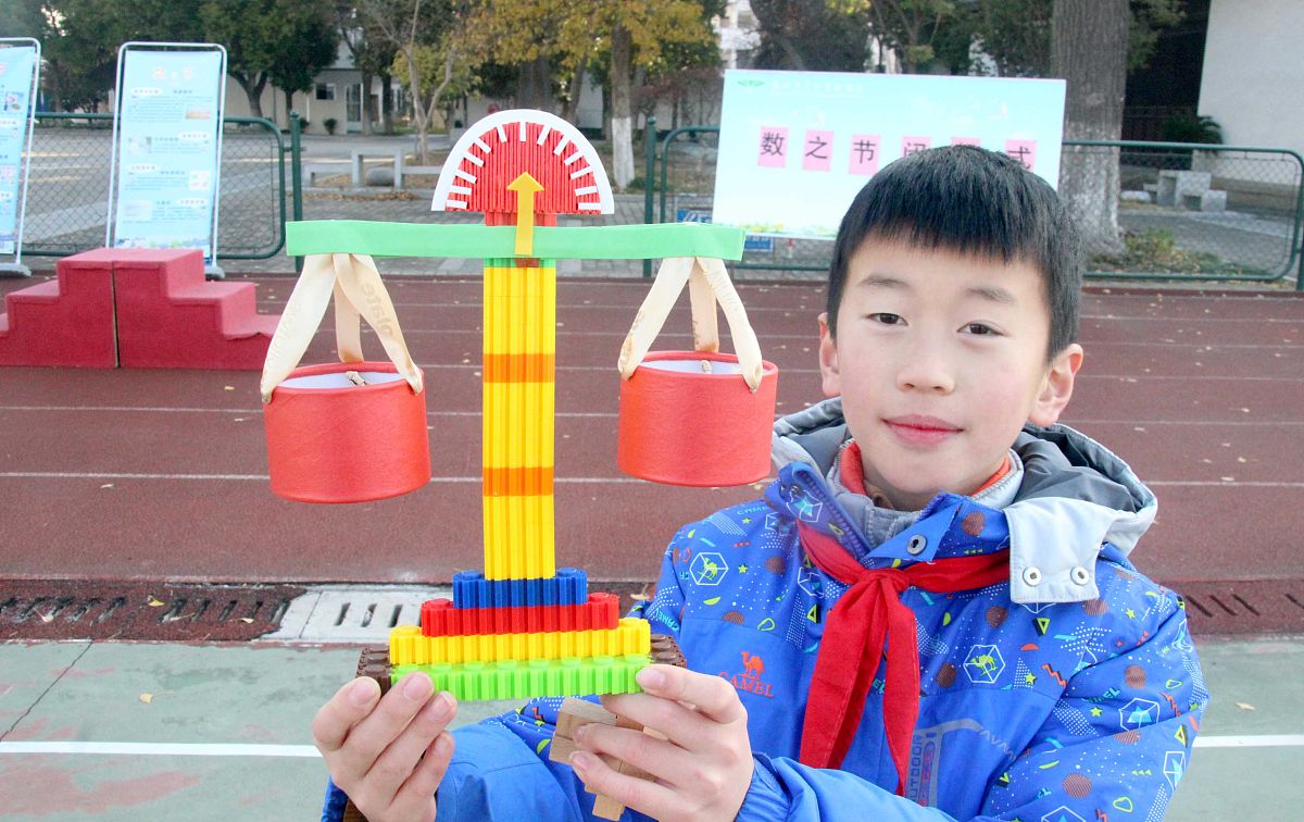 扩写下列这段话三、实践收获本次社会实践活动让我深入了解了小水车的基本原理和制作方法掌握了一定的机械制作和组装技能提高了自己的动手能力和实践能力。同时我也加深了对可持续发展、环保节能等方面的认识了解了小水车作为一种低碳环保的能源利用方式的优点和应用前景。在今后的学习和工作中我将积极探究和应用类似的技术和方法为推进可持续发展、保护环境、创新发展等方面做出自己的贡献。