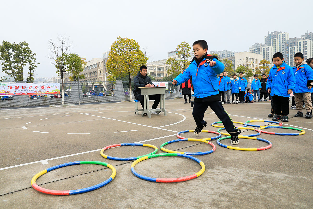 谈谈你对新时代学校体育四位一体的认识与理解不少于500字。