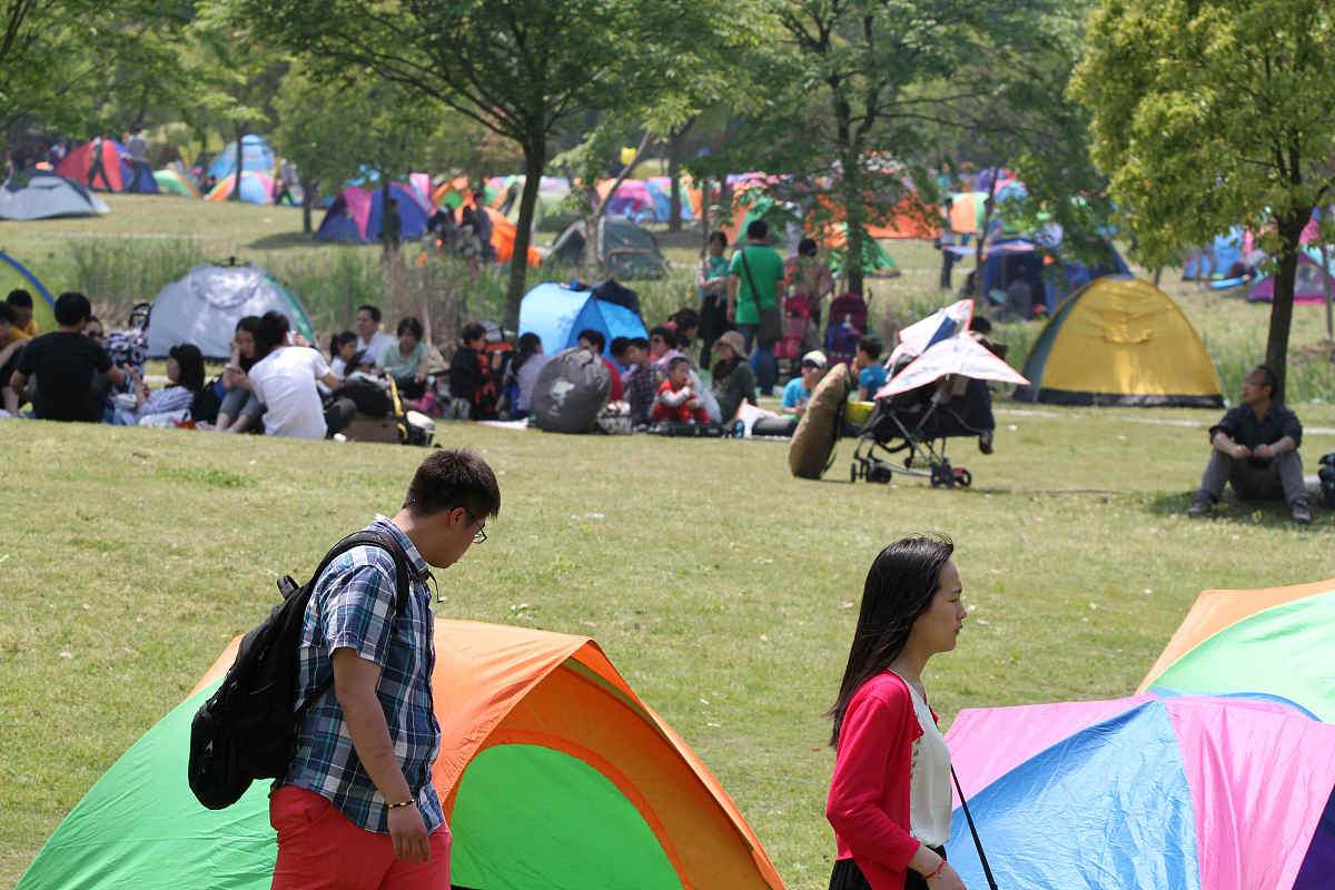 哈哈哈😄我很高兴看到你开心笑！有什么让你感到开心的事情吗？用json写一个文字超链接代码 要求发送出去的文字是百度 点击百度可以跳转到百度首页