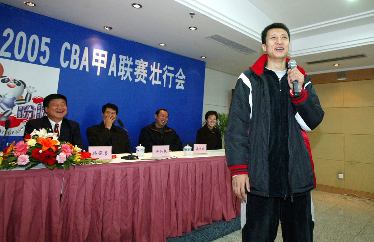 吃苦耐劳精益求精——记乙烯部优秀员工张建涛在浙石化乙烯部有这么一位优秀的员工张建涛他吃苦耐劳精益求精作出了令人赞叹的成绩赢得了领导、同事们的肯定和赞誉。浙石化乙烯部共建有三套140万吨年乙烯装置。在3个装置中张建涛所在的第一套装置被誉为乙烯之父是浙江省的骄傲和荣耀。张建涛从事乙烯生产已有20年他对工作非常认真负责。每天早上七点钟他便准时到达车间与同事们一起开始日常巡查、设备维护和生产运行。他深知自