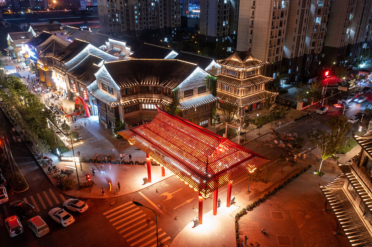 2021年9月12日,合肥,实拍仿宋朝文化商业街贡街夜色.