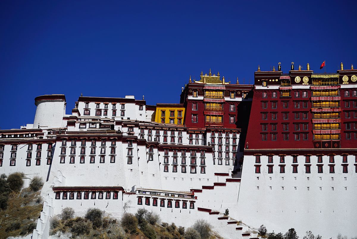 关于新时代西藏拉萨地区保险业高质量发展路径探讨研究的调研报告15000字