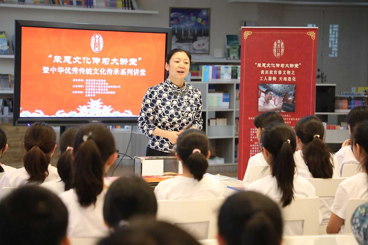 理论型人才和技能性人才辩论赛双方分别要向对方提问和回答对方的问题