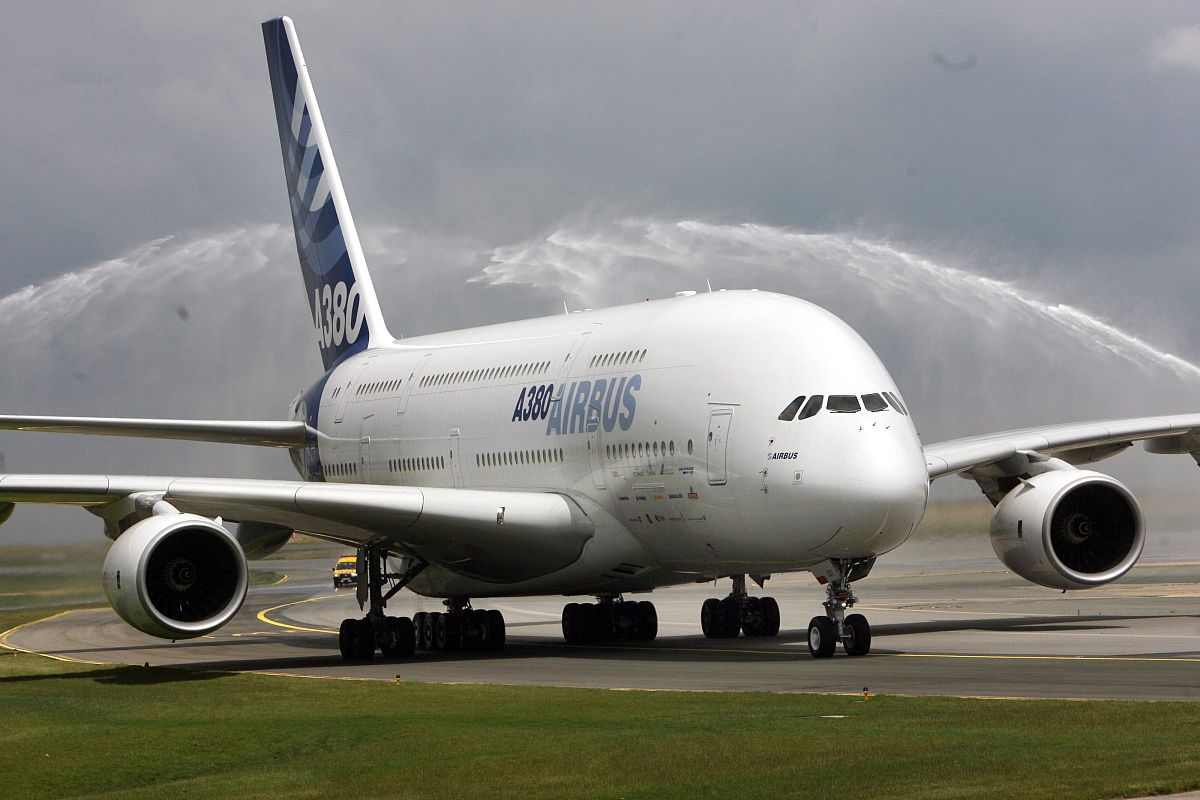 2007年6月1日,有4个引擎,双层甲板的世界最大客机——空客a380首降法