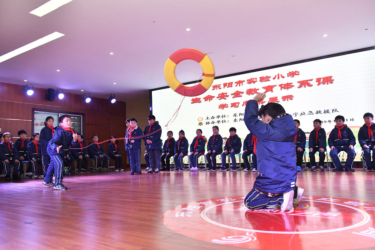 四年级文明之星事迹视频：小明的故事