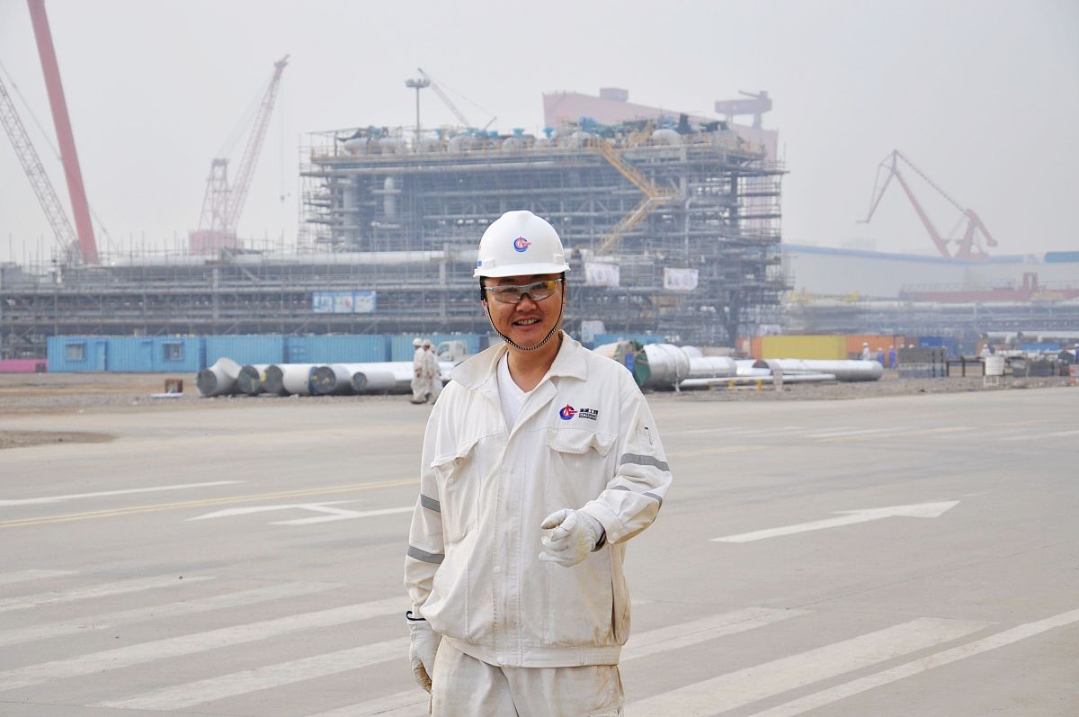 帮我写一d段话,需要描写大海借物喻人+写建筑工人的句子 帮我写一d段话,需要描写大海借物喻人+写建筑工人的句子