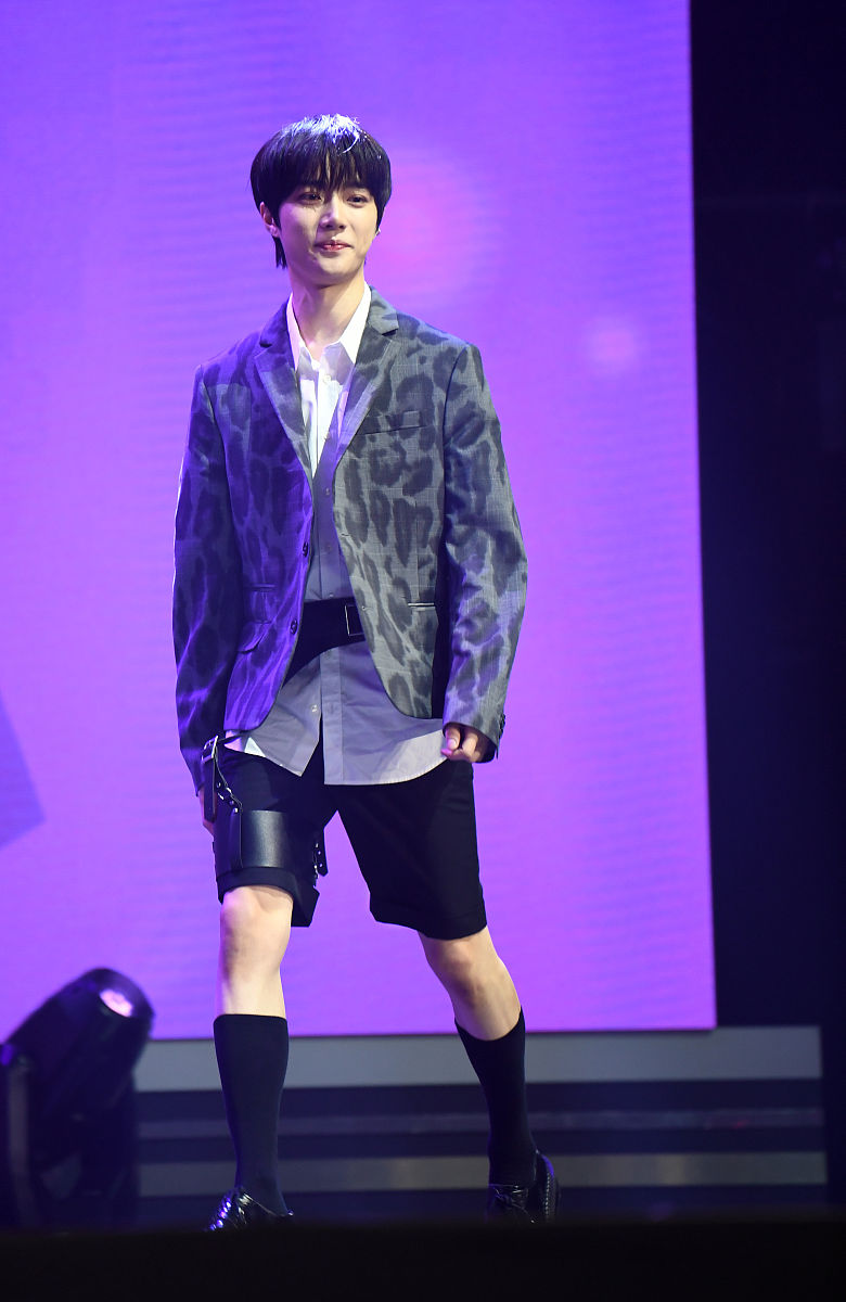 2020年5月18日,韩国首尔,男团txt(tomorrow x together)举行第二张迷