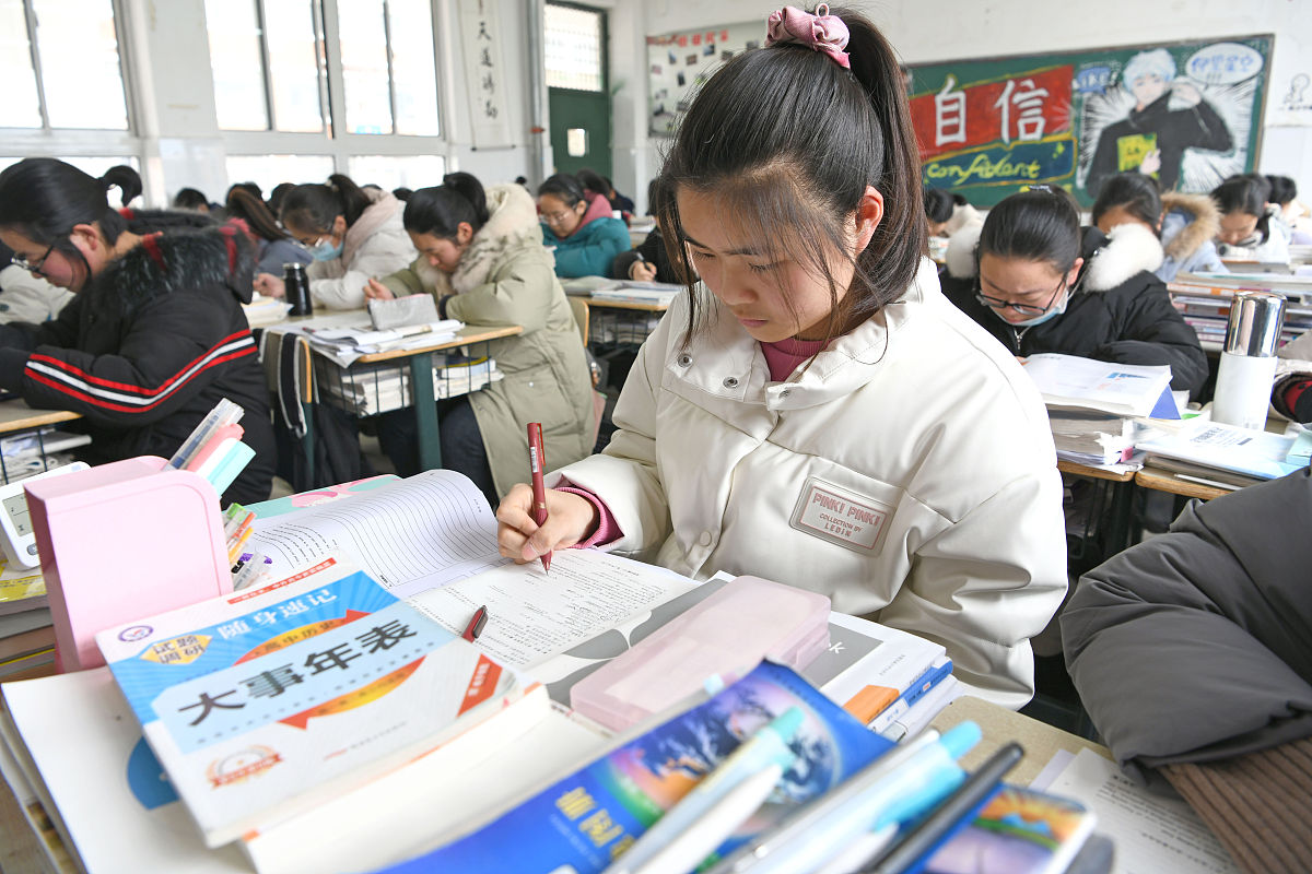 延川县高中生手机使用对学业的影响：15.9% 学生课堂上悄悄使用手机