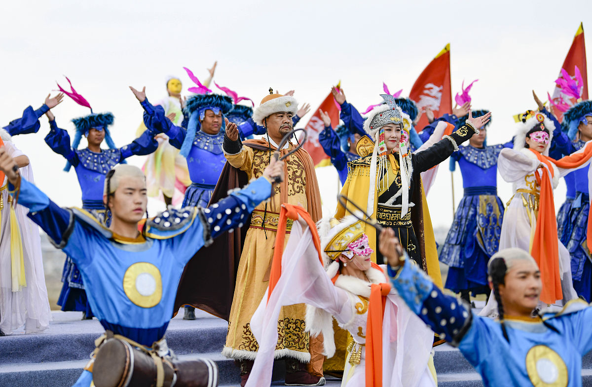 2020年9月24日,演员在大型契丹民族风情实景剧《相约辽上京》中表演《