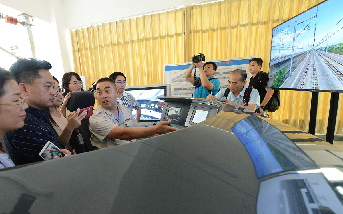 《大卡车模拟器2》手游更新：新卡车、新地图、多人联机等你体验！