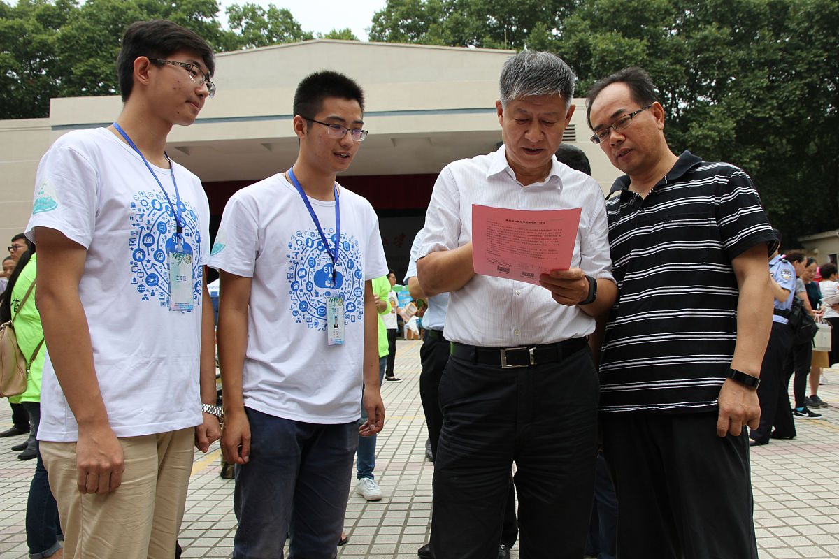 西农信息学院孙朋朋教师采访调研：学术背景、教学能力及影响力