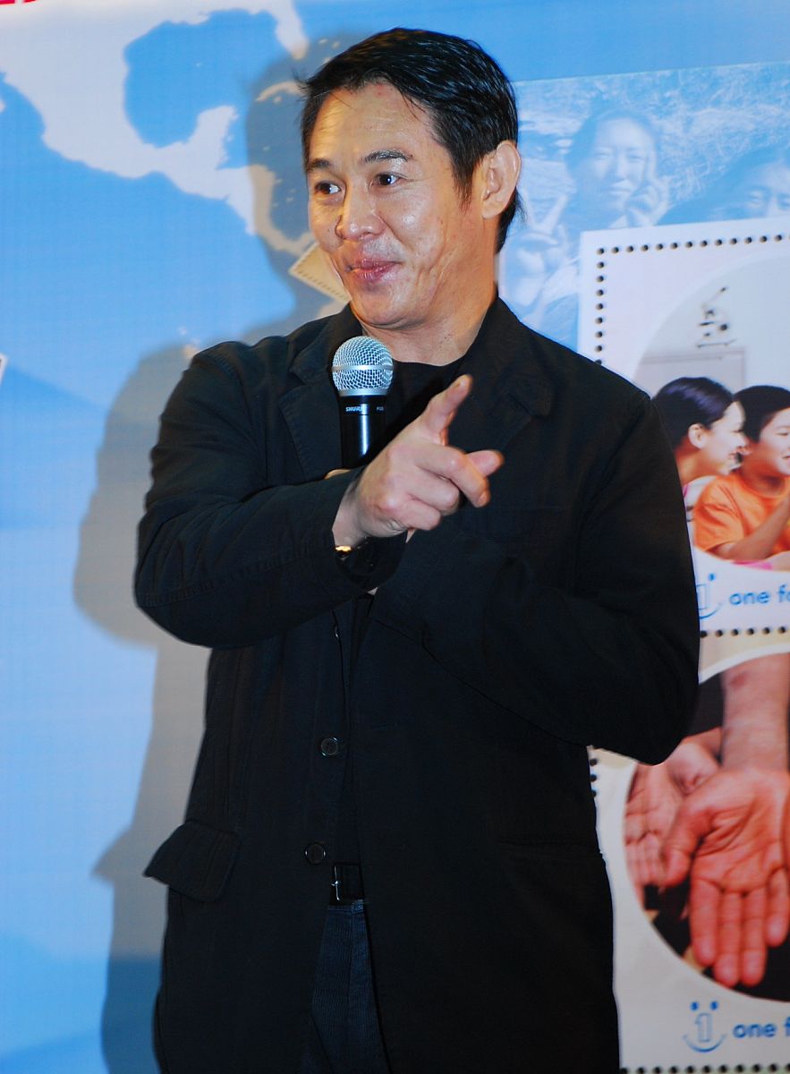 2009年3月31日,上海,李连杰为壹基金纪念邮票揭幕.+++_+++李连杰,壹基
