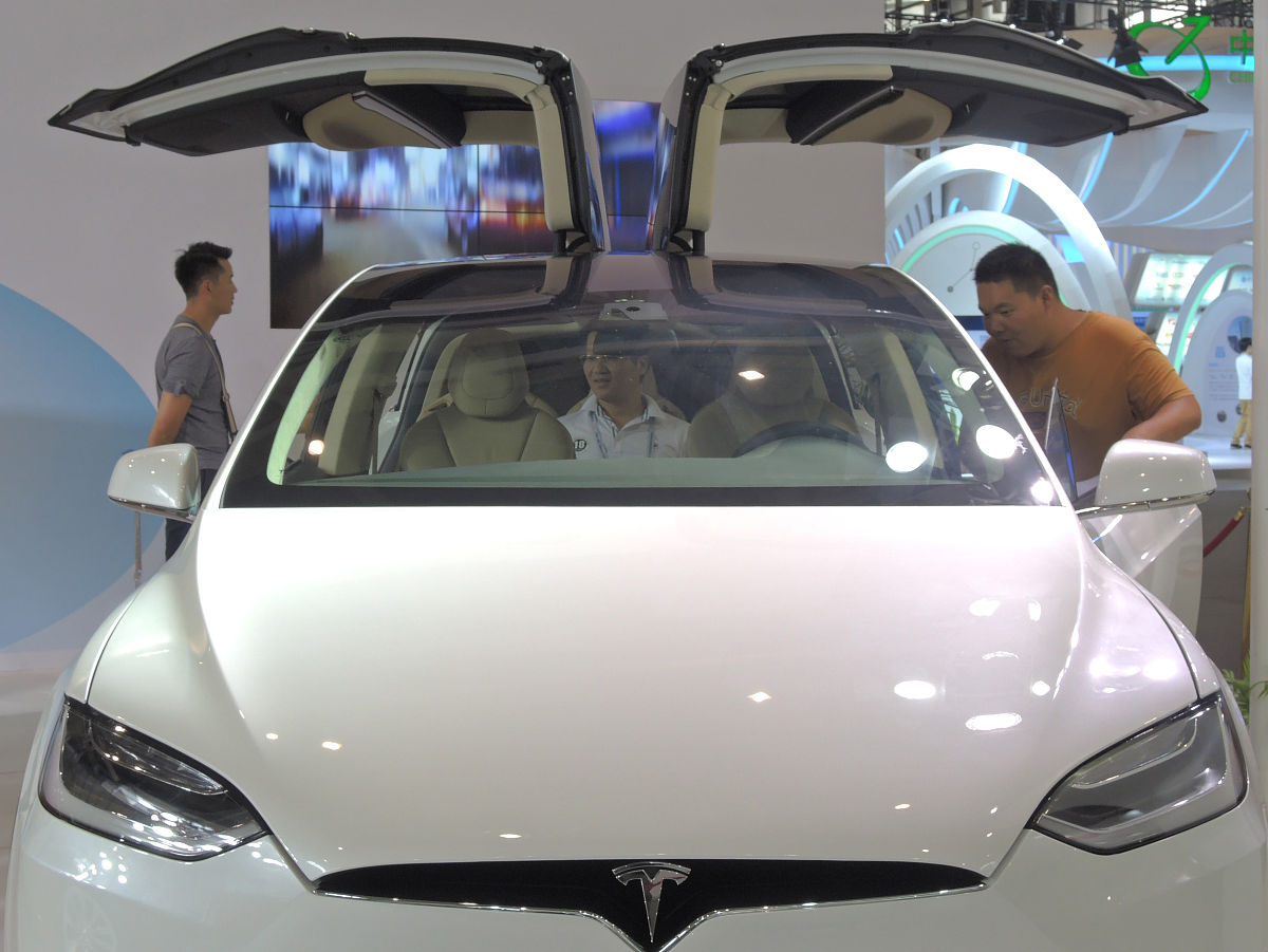 我是特斯拉电池车间的质量检验员工作了三年写一篇对工作的感悟以及对未来的展望我工作的岗位有巡检岗NCM返修岗在工作期间我向同事学习到了很多东西领导也给予了我很多帮助