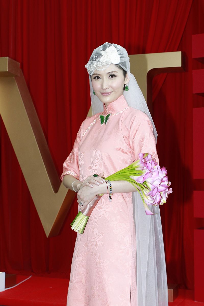 2011年10月22日,香港,美女主播陈贝儿下嫁m先生(贝儿对准夫婿的称呼).