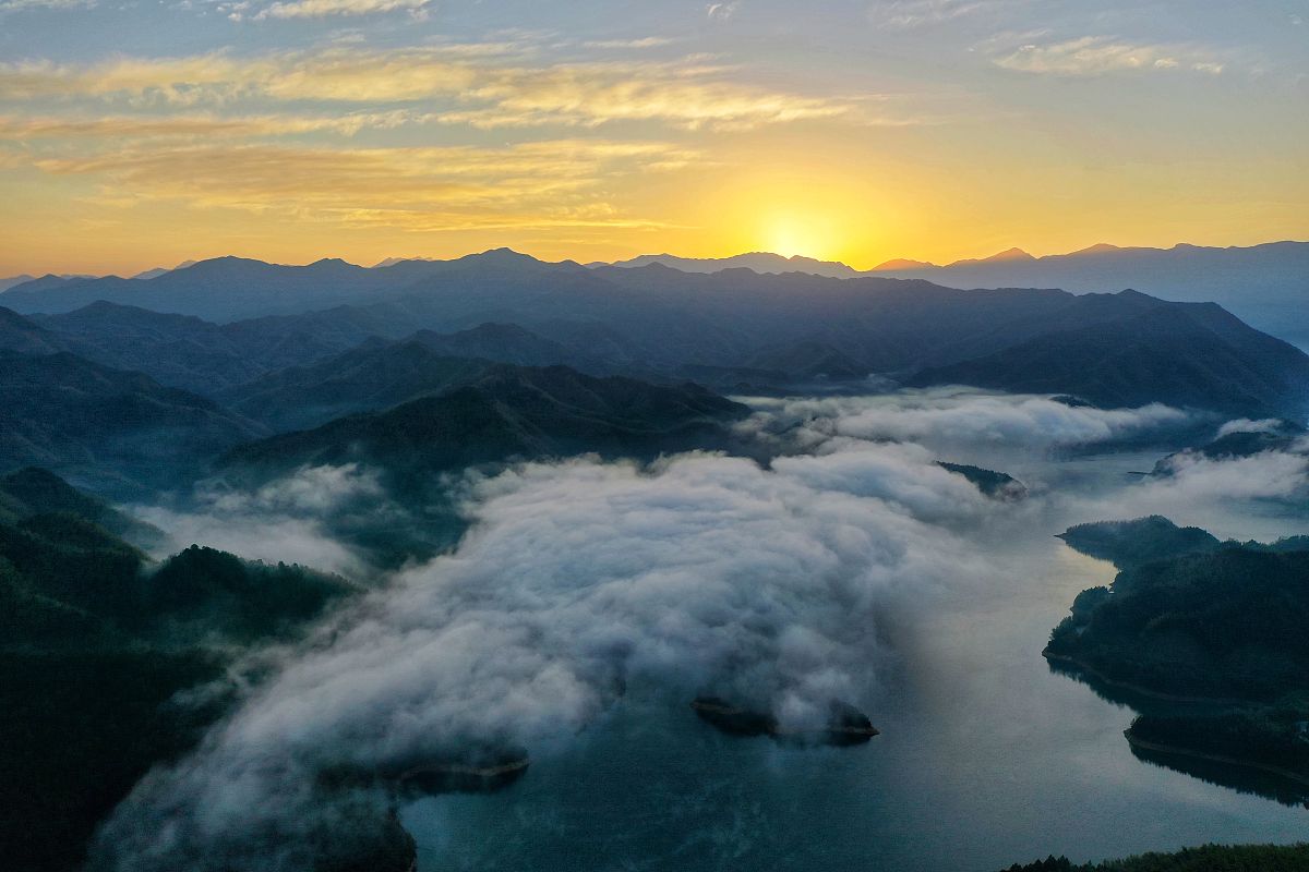 2021年12月4日,江西省萍乡市芦溪县,山口岩风景如画.