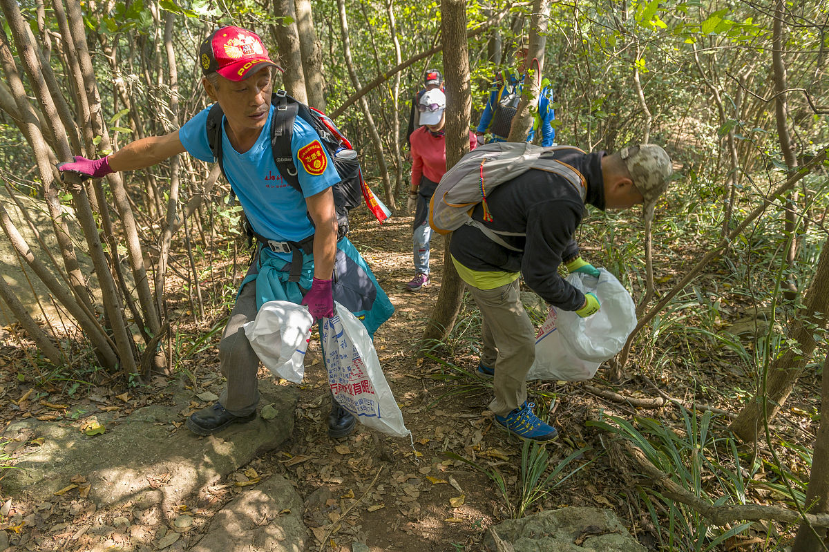 我是大学生请关于登山拾垃圾系列活动过程及心得体会的文章要求500字