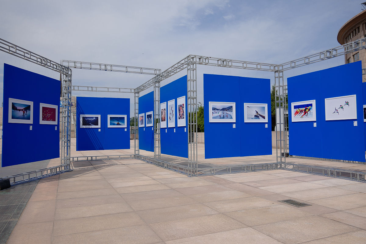 帮我写一个100字的运动会加油稿