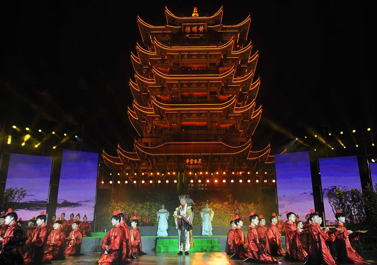 在湖北武汉的黄鹤楼下举办一场国风音乐会帮我写一个详细点的方案