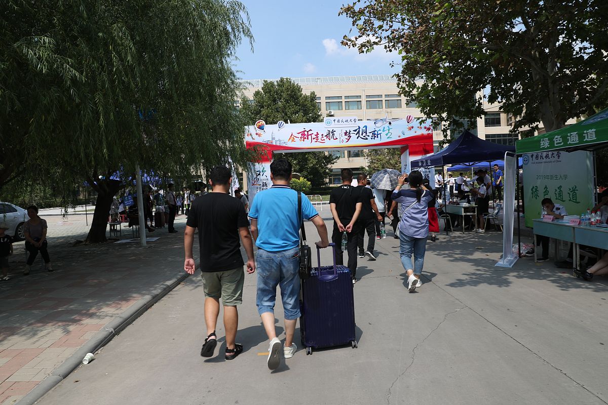 大学新生报道服务系统文献参考：研究与策略