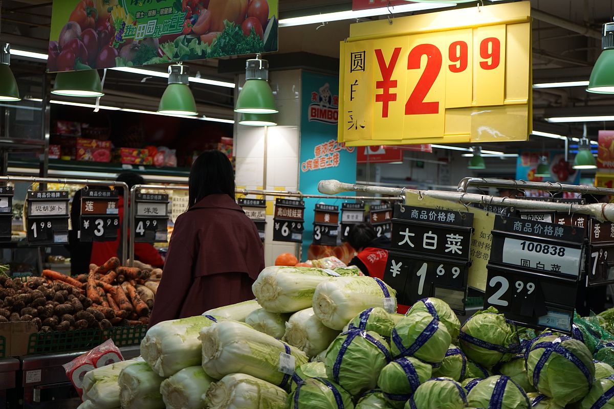 2016年3月10日,北京,市民在超市内选购商品.(如有下载使用,请署名,李