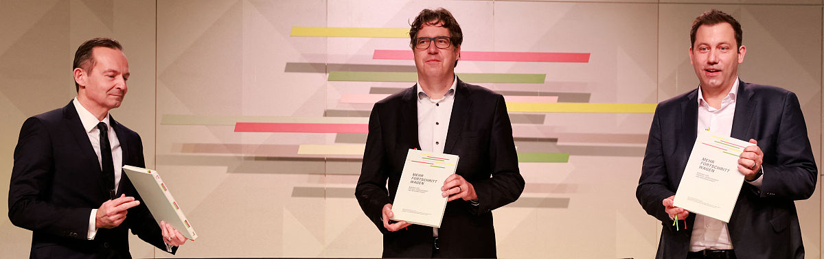 这是谁Tu Yi-yeh member of the Democratic League of Nanking